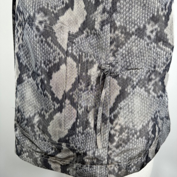 St John Jacket Women's Sz M Yellow Label Windbreaker Lightweight Snake Print Zip - Picture 8 of 14